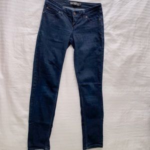 Levi’s blue skinny jeans